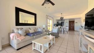 Comfy & Updated 4th Floor Condo Princesa E-401