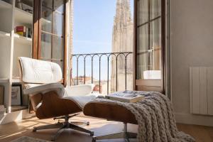 Tocando la Catedral by apartamentoscatedralcamino