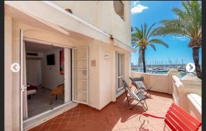 Luxury seafront flat in Puerto Marina