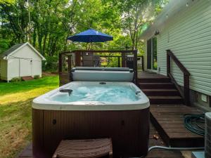 Two Entire Homes with Hot Tubs and Games Sleeps 20