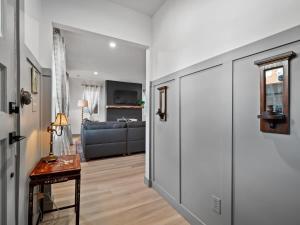 Gorgeous Remodel Game Room Sleeps 8