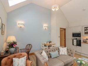 Bumble Bee Lodge