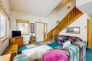 Spring Mountain Condo Pool Gym Slopes