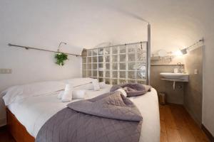 Esedra Loft, Like on a Boat Drifting Through Rome