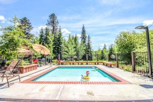 Rustic Retreat Near Lake & Golf Course