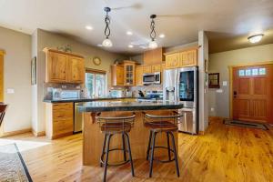 Rustic Retreat Near Lake & Golf Course