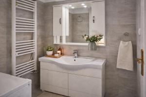 Mignon & Teak Apartments