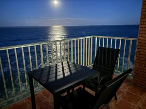 Vista al mar con piscina