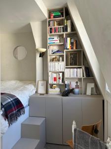 Montmartre 2-Room Apartment with a View