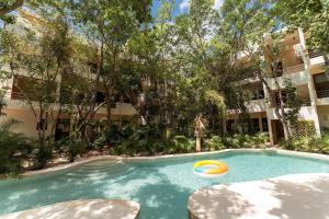 Modern ground-level 3BR Retreat with Private Pool