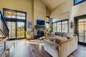 Modern Rustic Retreat at Tamarack Ski Resort