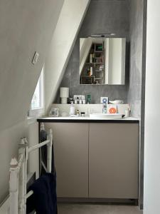 Montmartre 2-Room Apartment with a View