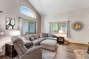 McCall Home Pool Hot Tub & Gym Access