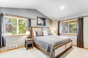 McCall Home Pool Hot Tub & Gym Access