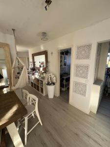 Luxury Gold Coast 5rms Apt- Garden & lake view!