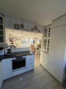 Luxury Gold Coast 5rms Apt- Garden & lake view!