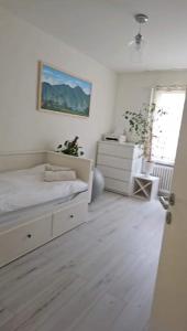 Luxury Gold Coast 5rms Apt- Garden & lake view!