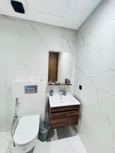 Modern Studio near CFC & Cheikh Khalifa - 2 Bathrooms - Parking