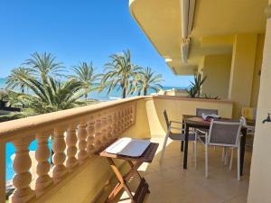 Estupendo apartamento en primera línea de playa y con vistas al mar