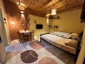 Amici House