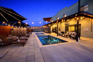 Moab Desert Hideaway 6-Bedroom Luxury Estate with Year-Round Pool & 2 Hot Tubs