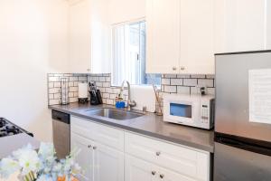 Cozy 2-Bedroom In Hollywood Close to Downtown LA