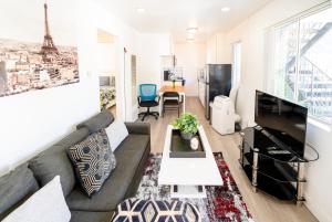 Cozy 2-Bedroom In Hollywood Close to Downtown LA