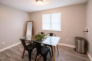 Cozy 1BR Birmingham Retreat with Parking Near Downtown