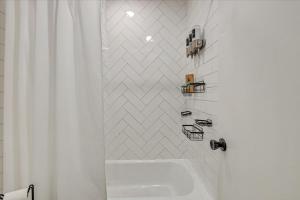 Norman Luxe Retreat Pool & Hot Tub