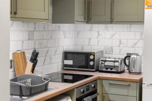 Stylish 2BR Apartment Near Beckenham Station