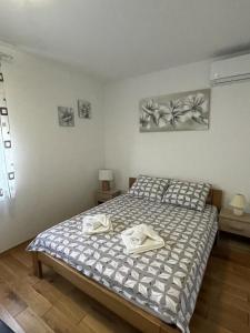 Apartments by the sea Rogoznica - 25428