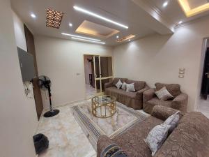 شقة 145م عالبحر مباشرا سيدى بشر 5طابا