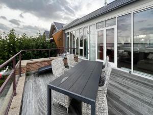 Penthouse with Lake View Terrace