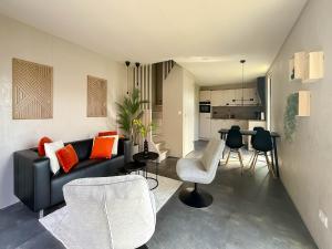 Modern Forest Home Near Beach