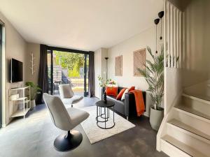 Modern Forest Home Near Beach