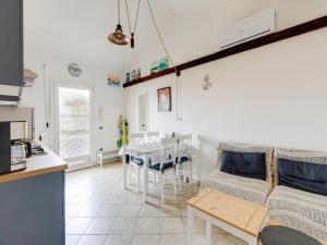 Pool, air conditioning, parking img12