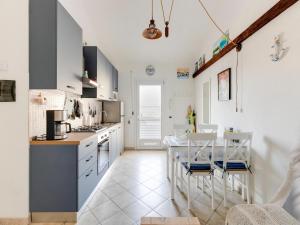 Pool, air conditioning, parking