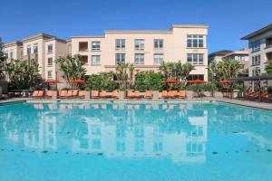 Luxury 1BR in Irvine - Pool, Gym, Prime Location
