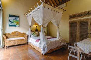 Villa Orchidea - Private Tropical Villa in Central Seminyak, Walking Distance to Beach