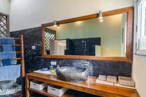 Villa Orchidea - Private Tropical Villa in Central Seminyak, Walking Distance to Beach