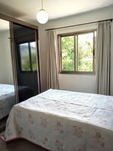 Apartamento dentro de condomínio com vaga de garagem