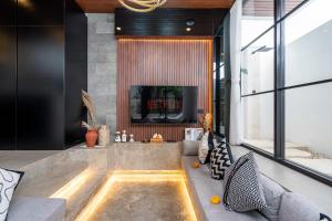 Villa Sevu 4 - Compact 3BR Villa with Private Pool and Rooftop with Plunge Pool