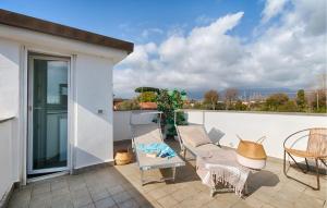 2 Bedroom Lovely Apartment In Camaiore