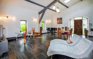 Gorgeous Home In Loriol-Sur-Drôme