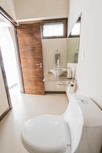 COSIJOPI · Spacious Colonial Home with Terrace