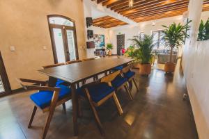 COSIJOPI · Spacious Colonial Home with Terrace