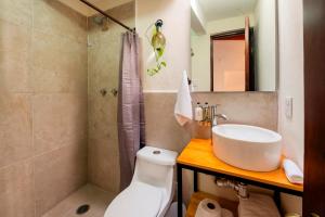 COMPLEJO HIDALGO · Group Stay 2 Blocks from Zócalo