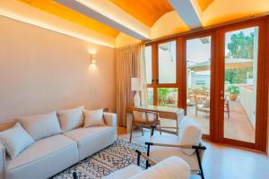 COLÓN · Luxury house with pool and terrace for 6