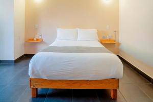 REGIONES - ISTMO · ASpacious 3 Bedroom Apt Upper Room