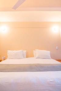 REGIONES - ISTMO · ASpacious 3 Bedroom Apt Upper Room